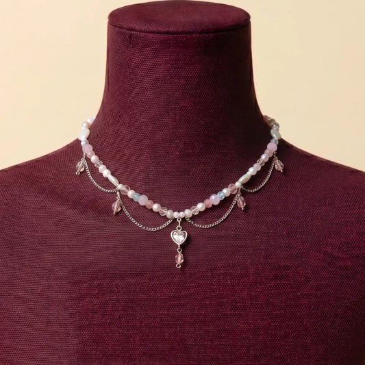 Blush Amour — Collier Perles Roses & Blanches Pendentif Cœur | Auraya